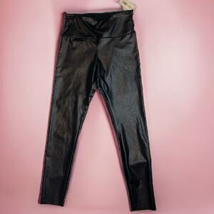 ❤️💗❤️ Cut the Frills Faux Leather Leggings